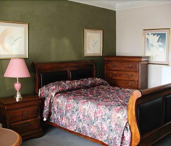 Rainbow Motor Inn - By the Falls 2