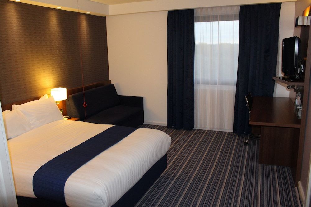 Holiday Inn Express Tamworth 2