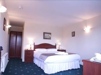 The Rusland Pool Hotel 3