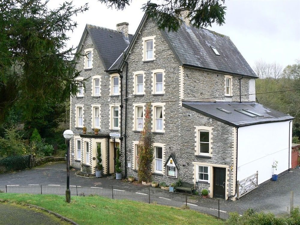 The Cammarch Hotel - Guest house