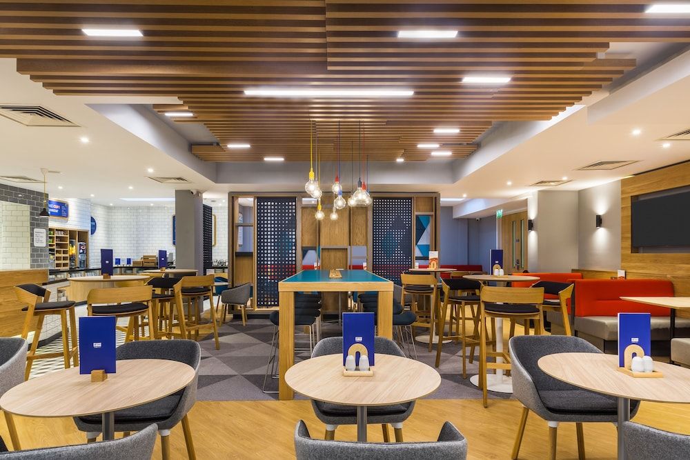 Holiday Inn Express London-Watford Junction 2