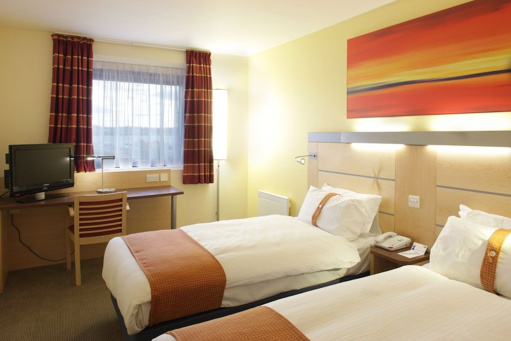 Holiday Inn Express Dundee 3