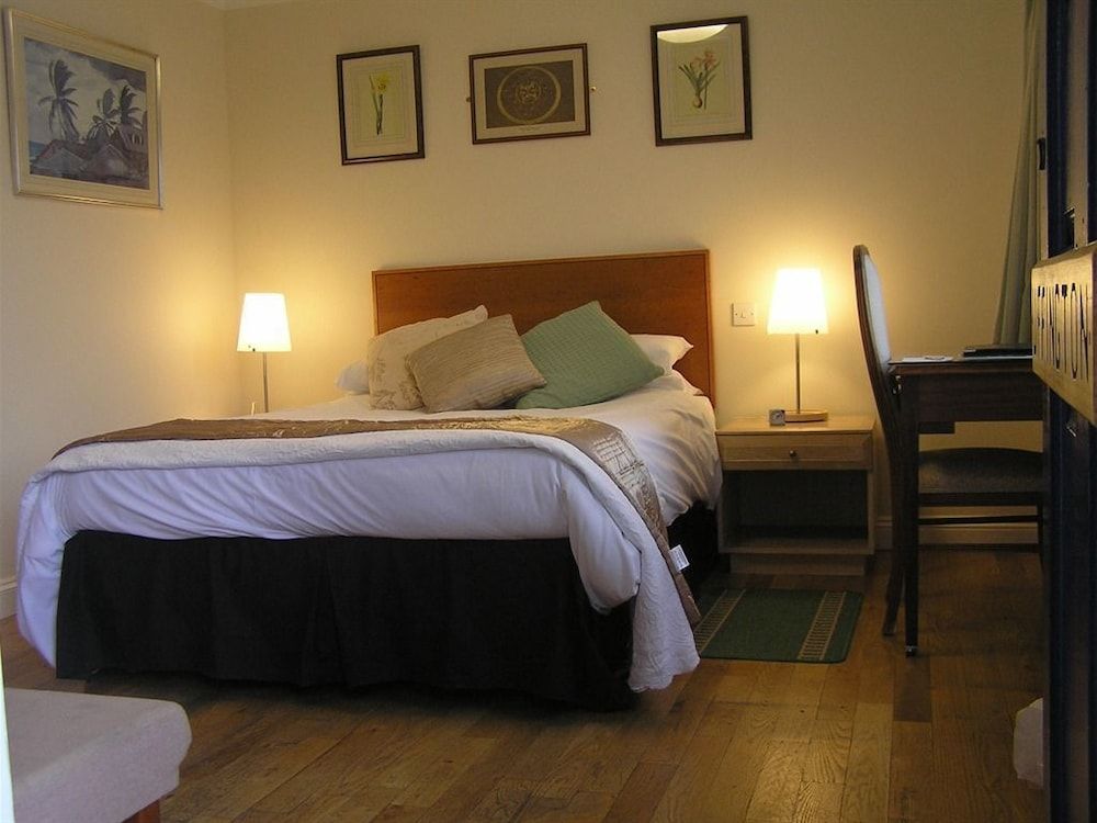 The Inn with the Well 3