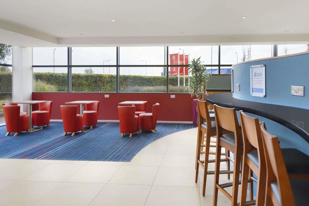 Ramada Encore by Wyndham Doncaster Airport 2