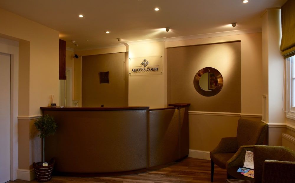 Queens Court Hotel 2