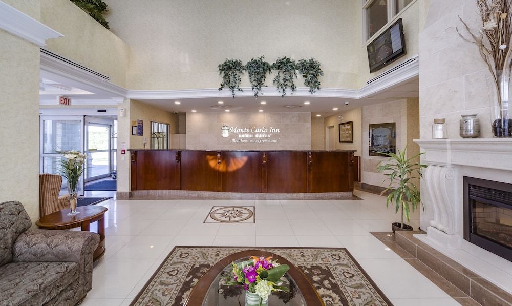 Monte Carlo Inn Barrie Suites 3