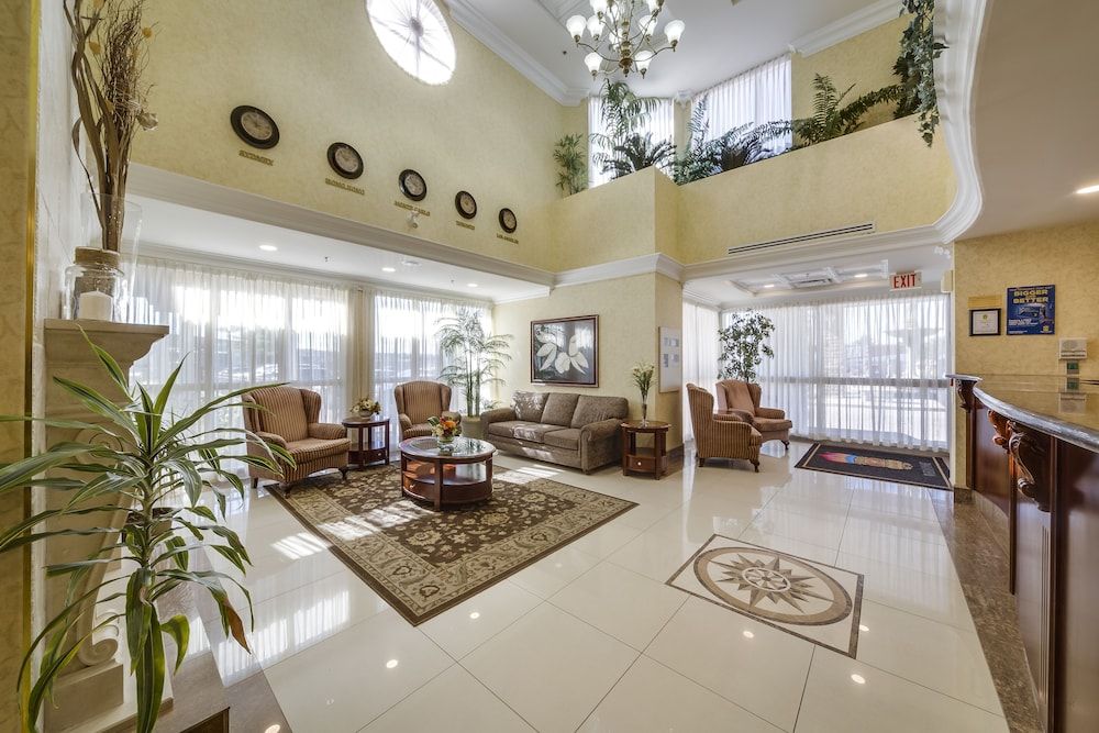 Monte Carlo Inn Barrie Suites 2