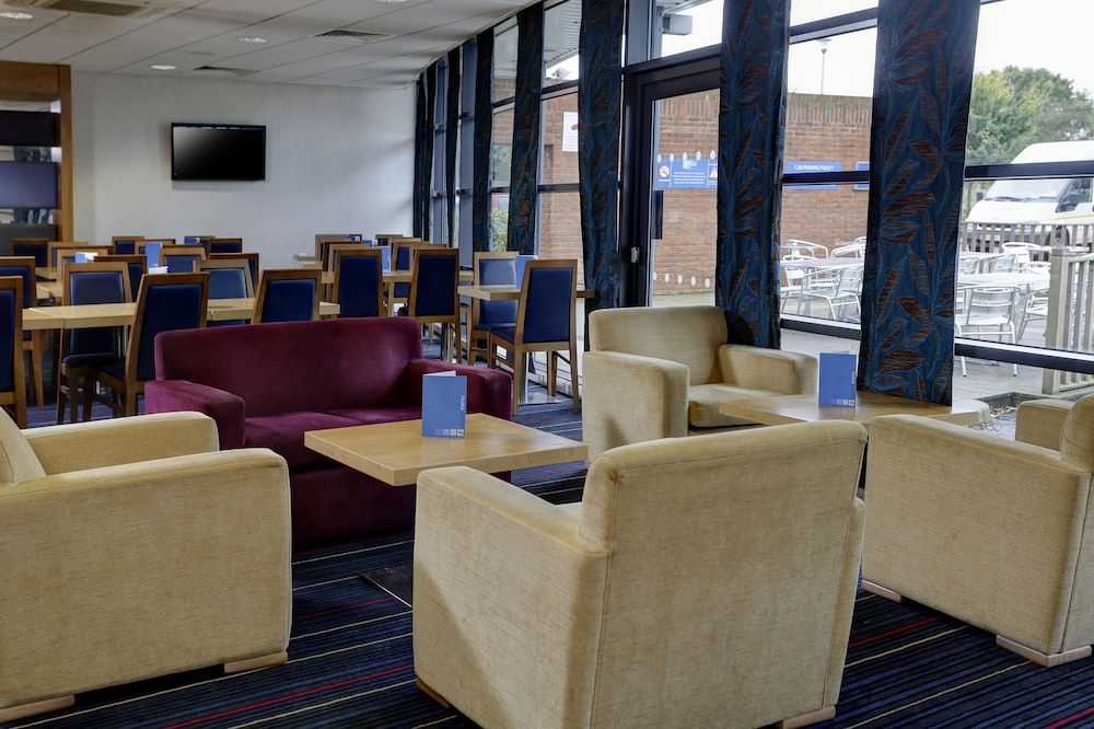 Holiday Inn Express Folkestone - Channel Tunnel 2