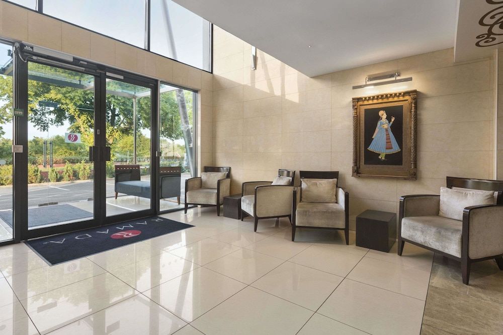 Ramada by Wyndham Oldbury Birmingham 3