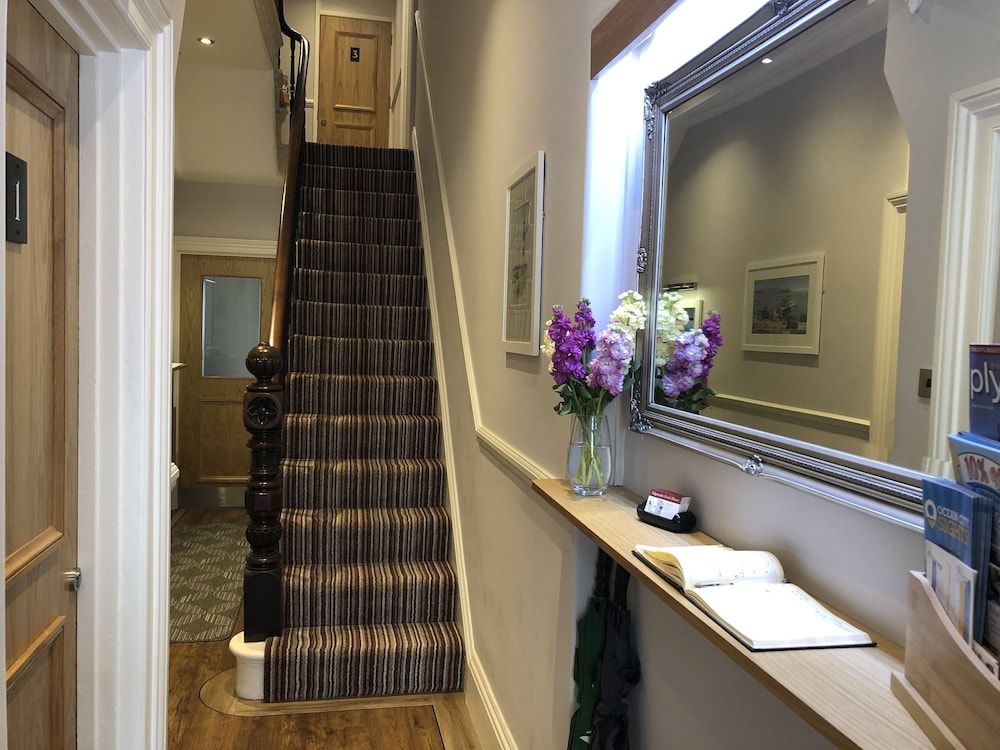 Edgcumbe Guest House 2