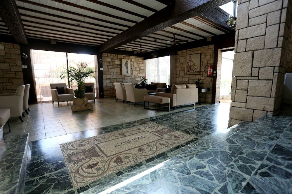 Dionysos Central 3