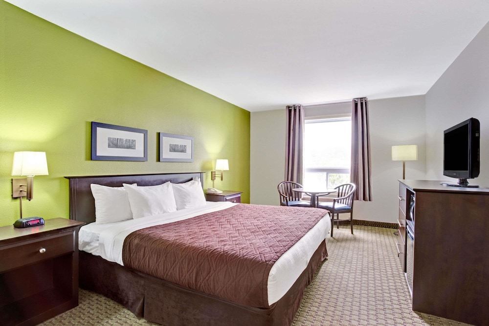 Super 8 by Wyndham St-Jerome 3