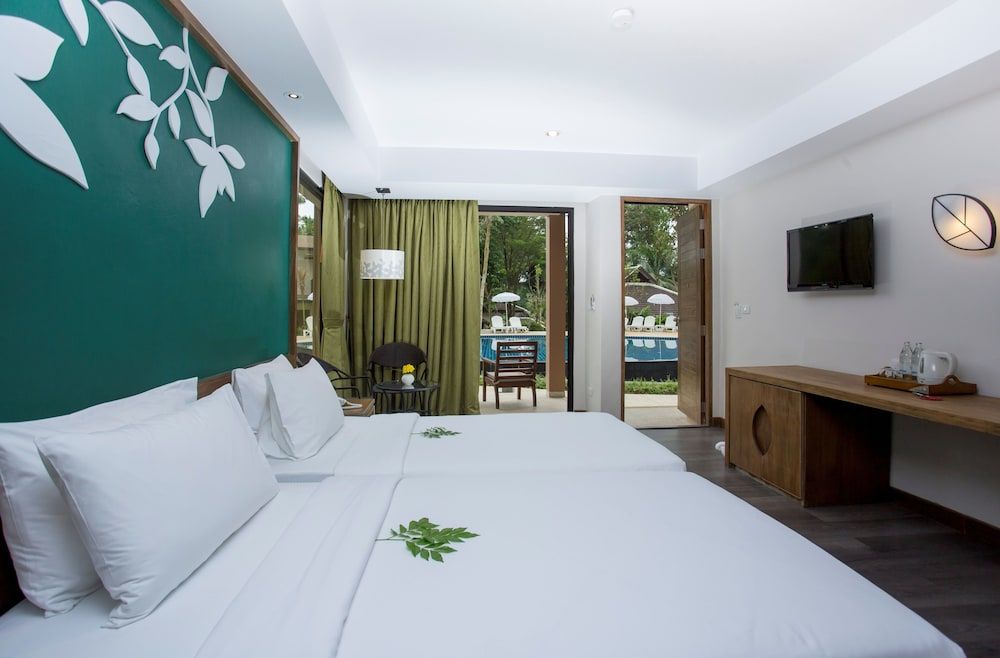 The Leaf on the Sands 3