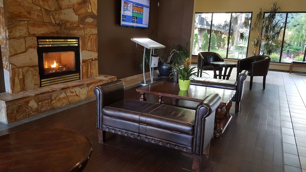 Riviera Village Green Hotel Complex 2