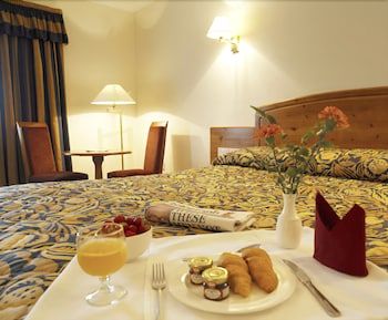 Corr's Corner Hotel 2