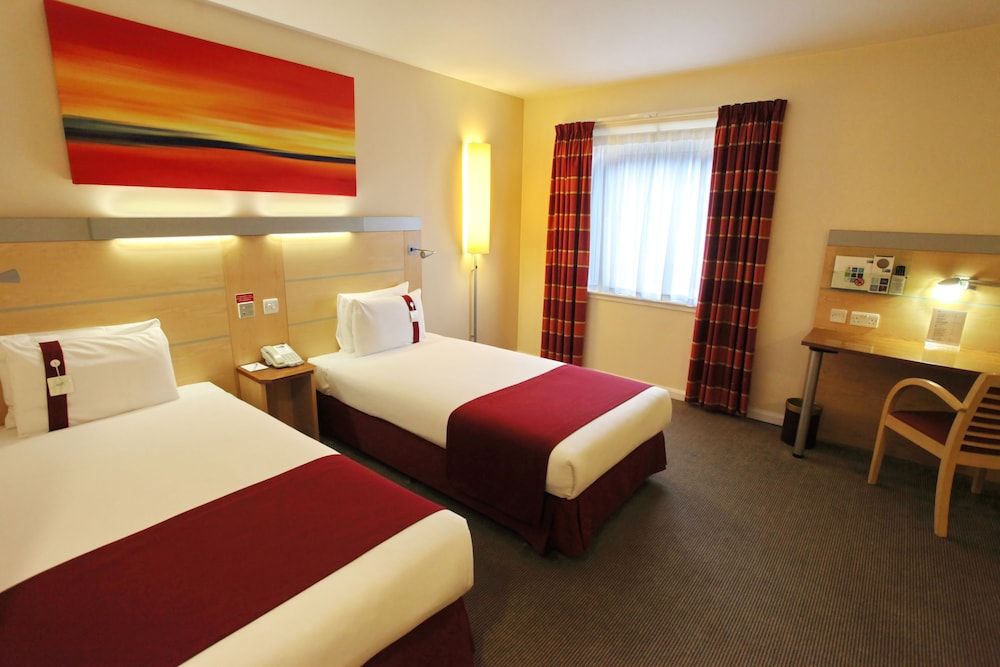 Holiday Inn Express Birmingham Redditch 2