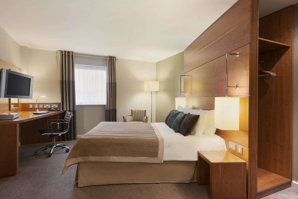 Ramada Plaza by WyndhamWrexham 3