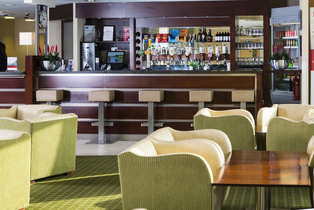 Holiday Inn Express Dunfermline 2