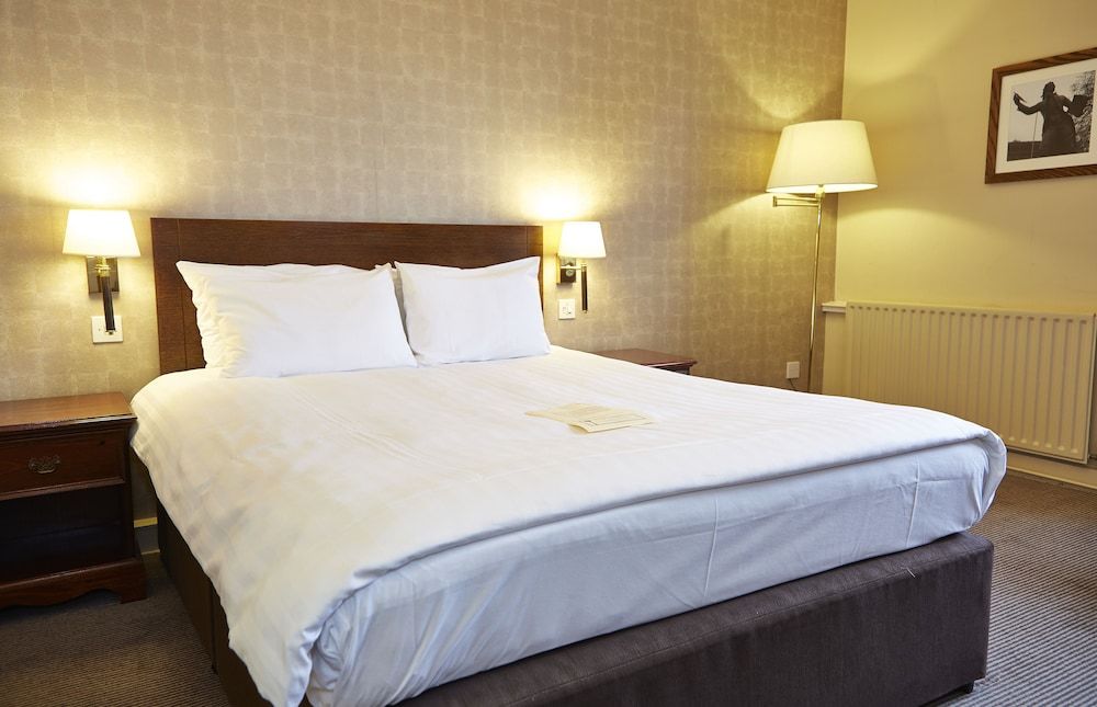 The Bell Hotel Thetford by Greene King Inns 3