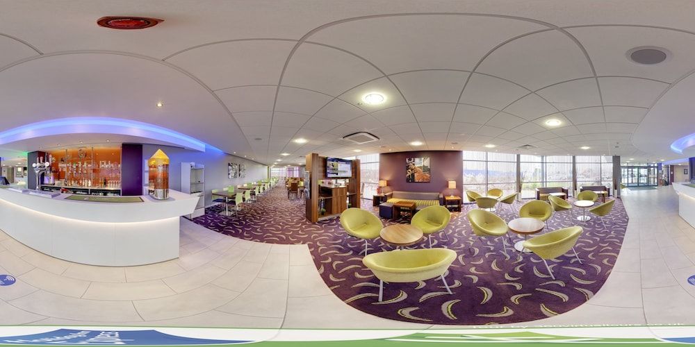 Holiday Inn Express Dunstable 2