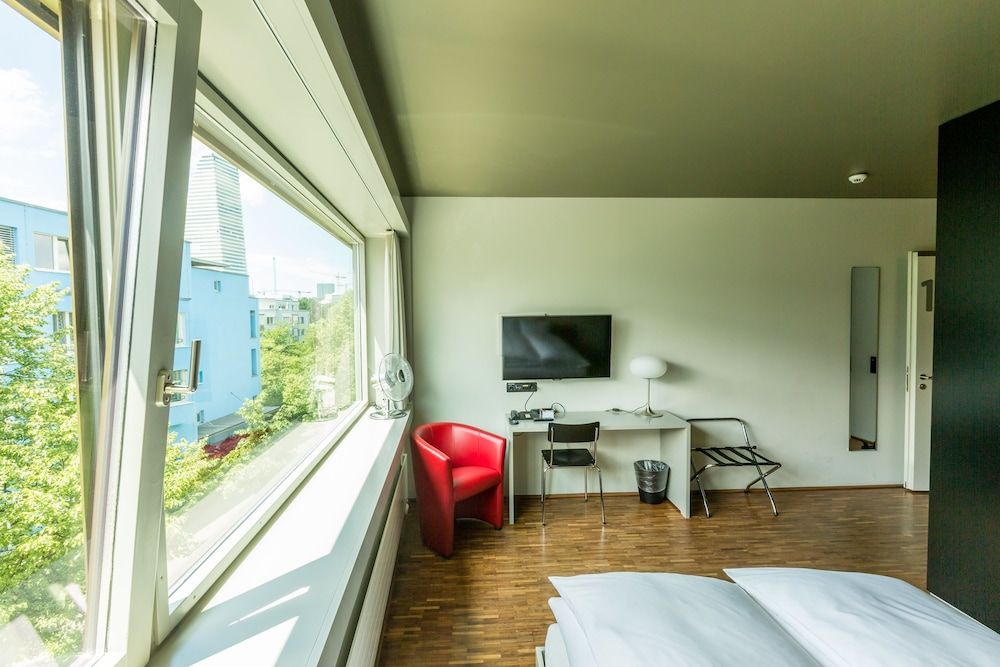 Dasbreitehotel Am Rhein 3