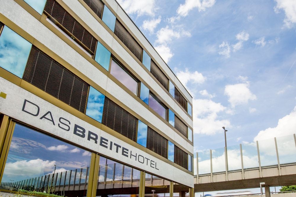 Dasbreitehotel Am Rhein 1