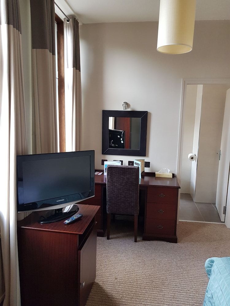 Rosslea Hall Hotel 3