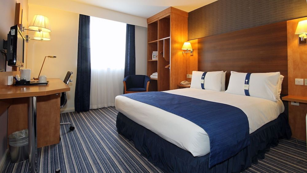 Holiday Inn Express Nuneaton 3