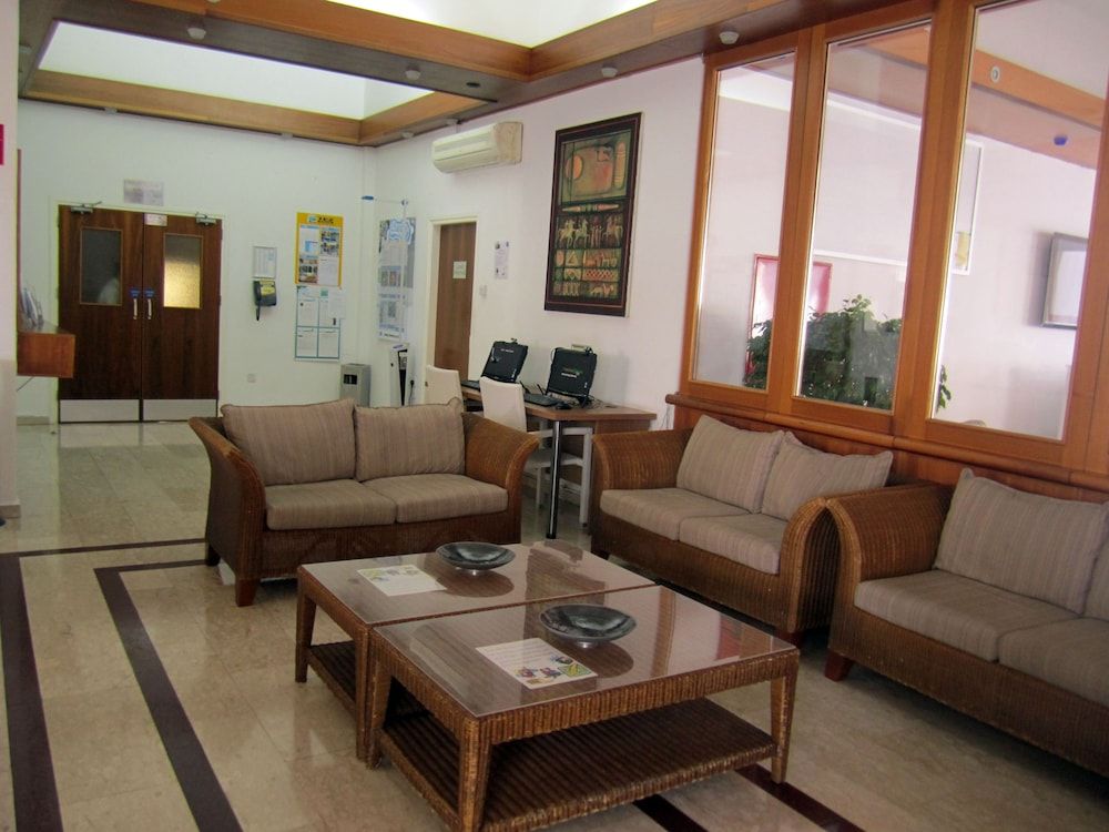 Senator Hotel Apts 3