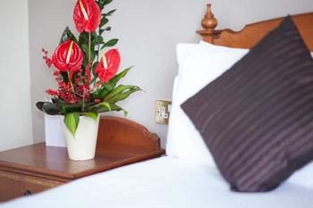 Warren Lodge Hotel 3