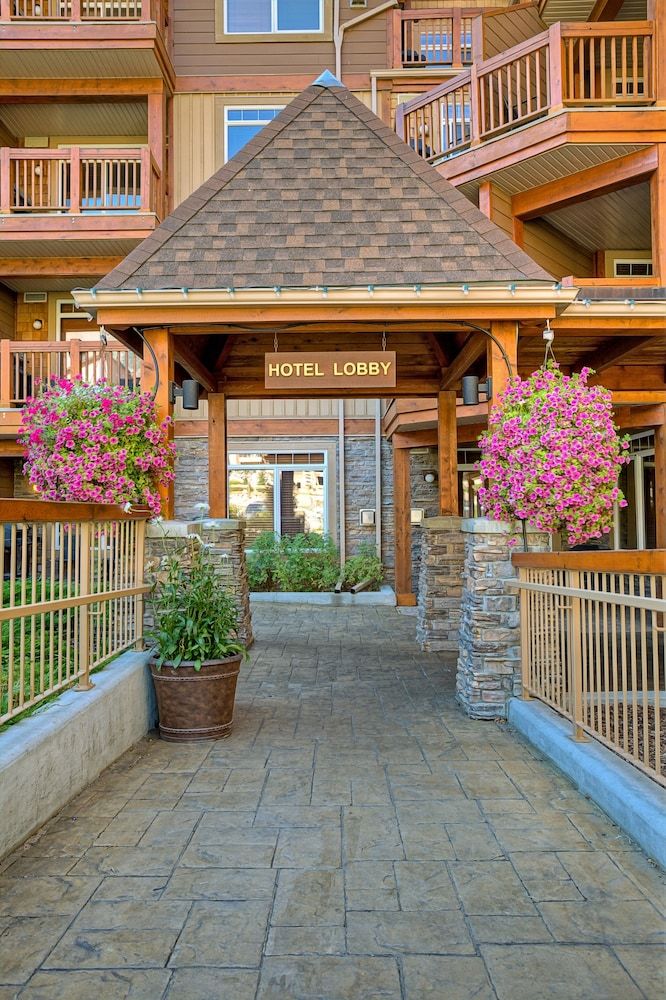 Falcon Crest Lodge by CLIQUE 2 Falcon Crest Lodge by CLIQUE 2