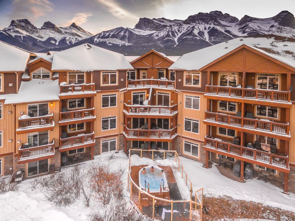 Falcon Crest Lodge by CLIQUE 1 Falcon Crest Lodge by CLIQUE 1