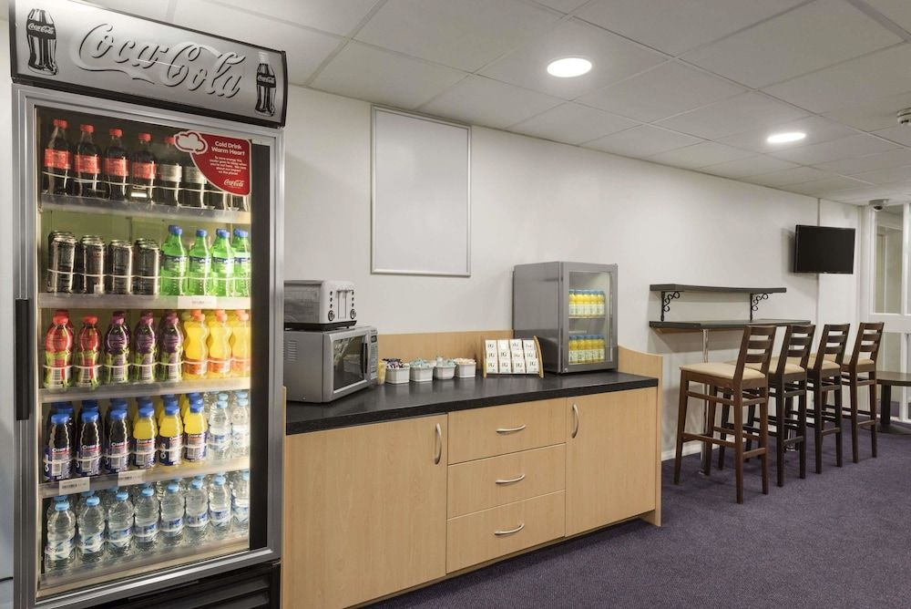 Days Inn by Wyndham Bridgend Cardiff M4 2