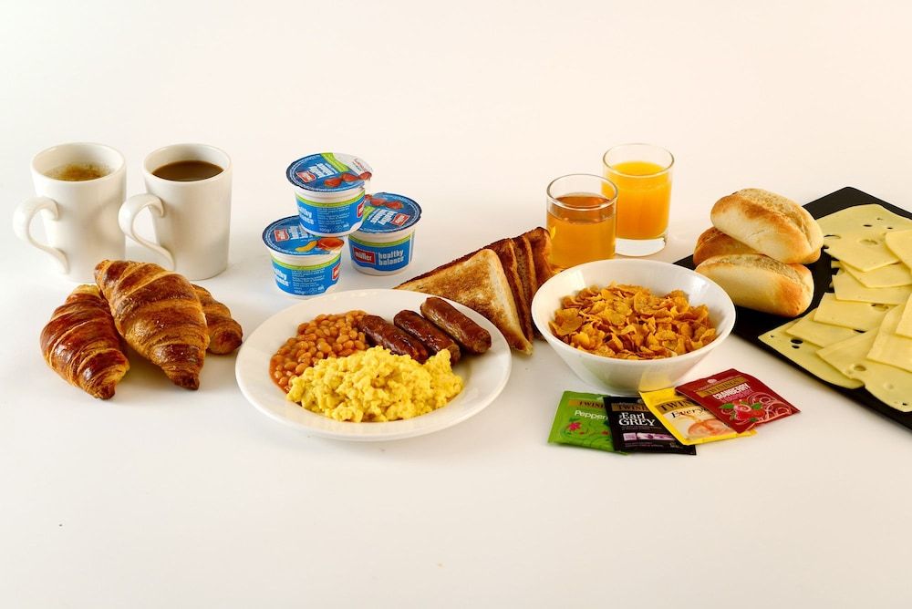 Holiday Inn Express Poole 2