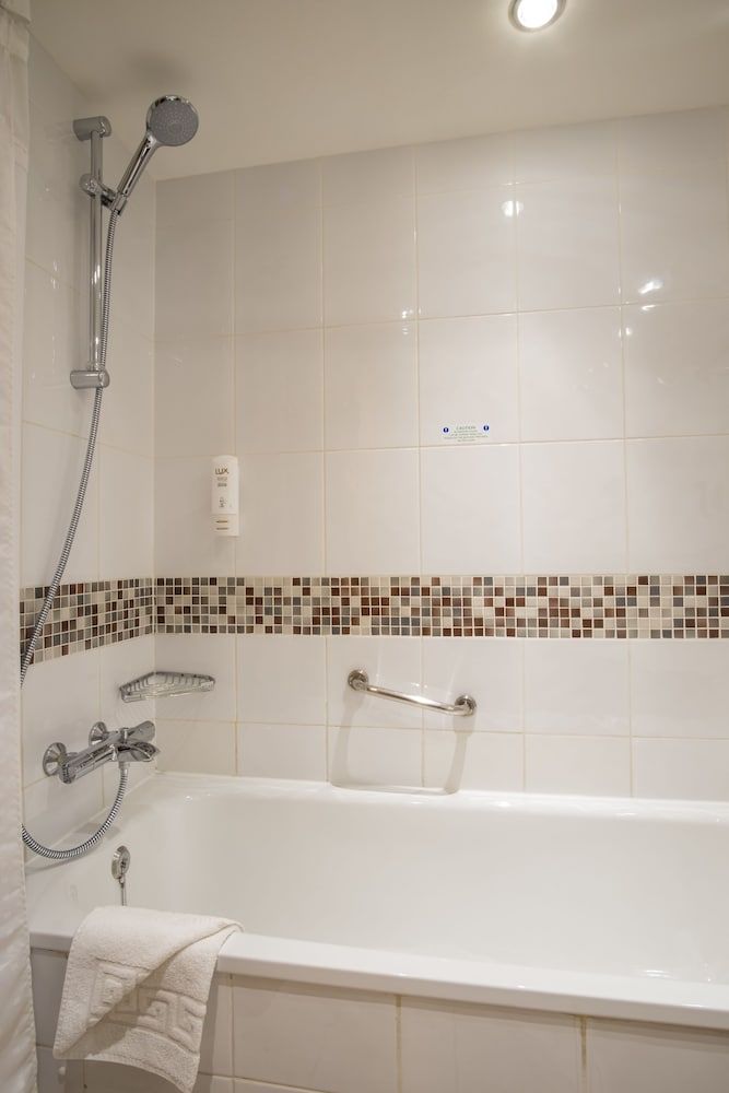 Holiday Inn Brentford Lock 2