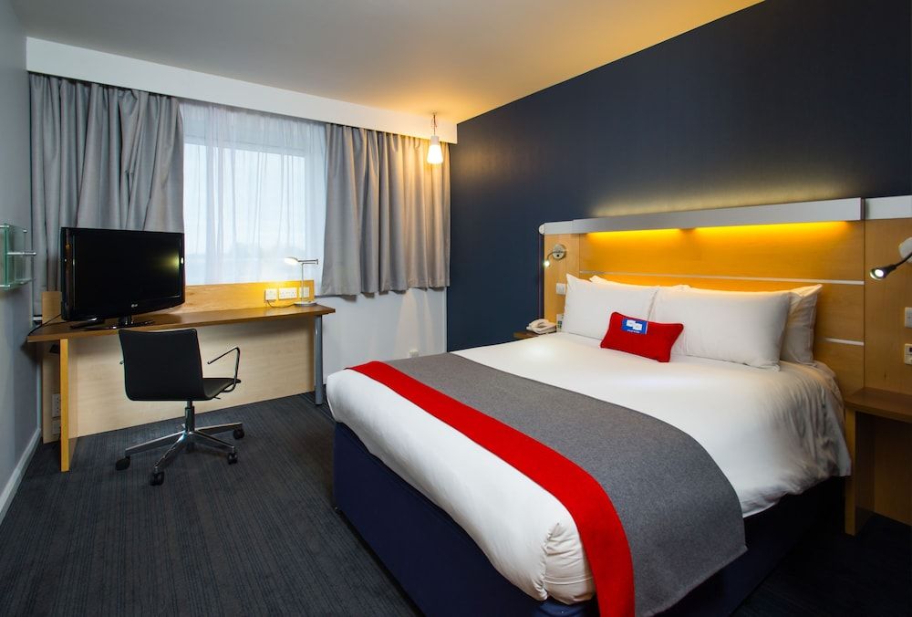 Holiday Inn Express Bedford 3