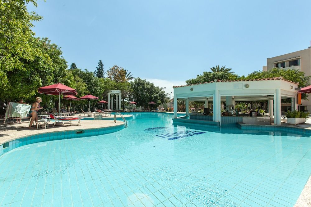 Crown Resorts Henipa 3 estrelas em Voroklini