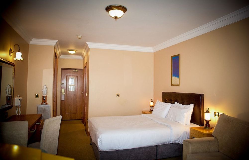 The Waterside House 2