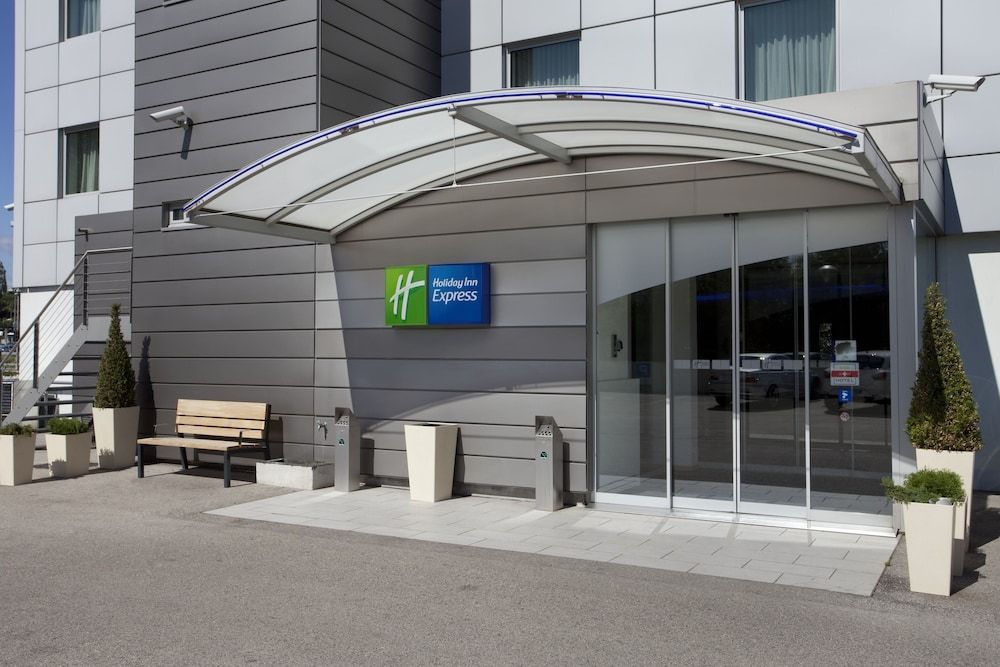 Holiday Inn Express Geneva Airport 1 Holiday Inn Express Geneva Airport 1