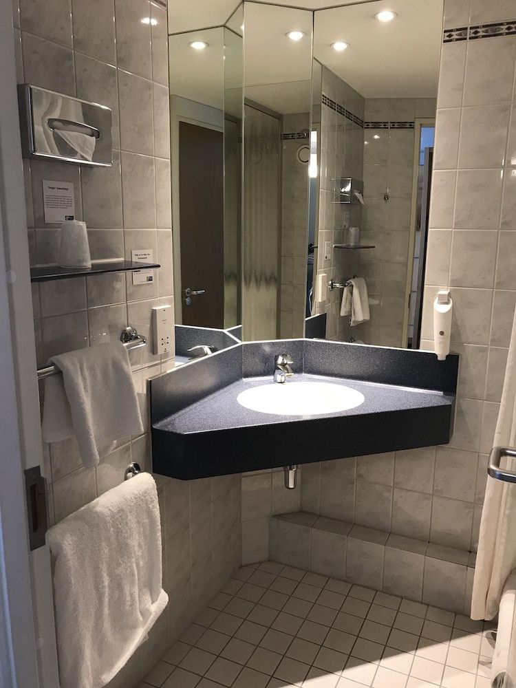 Holiday Inn Express Southampton M27 Jct7 2