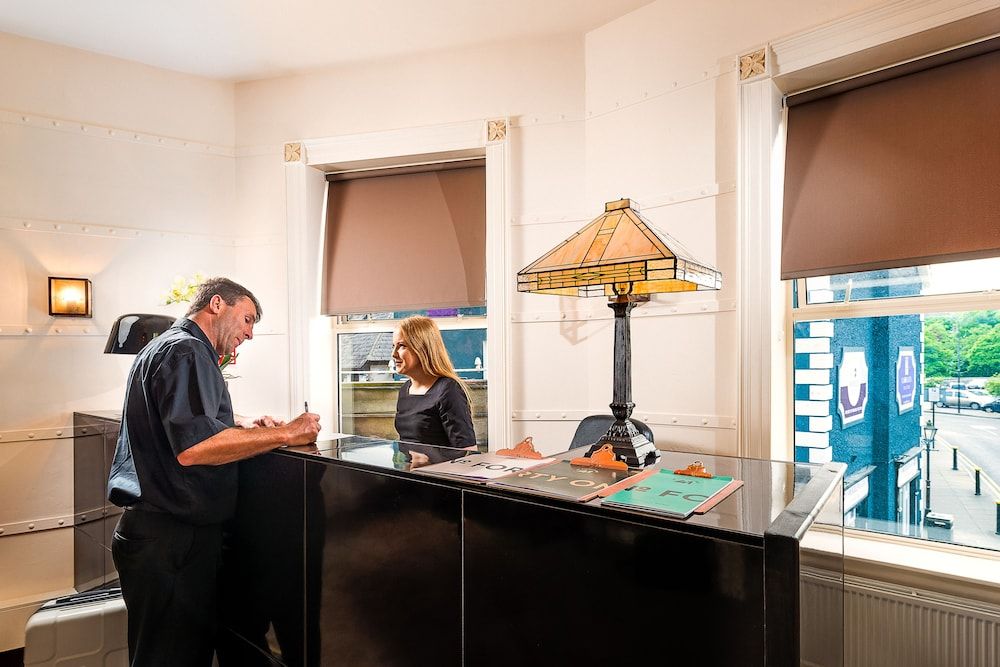 Queens Hotel and Nightclub 3