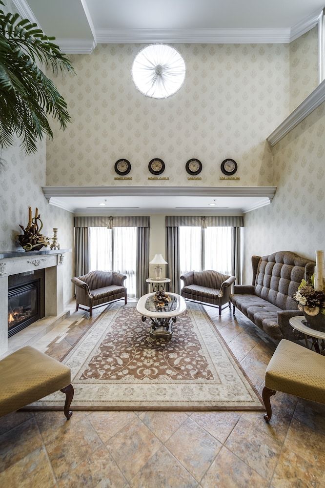 Monte Carlo Inn - Brampton Suites 3