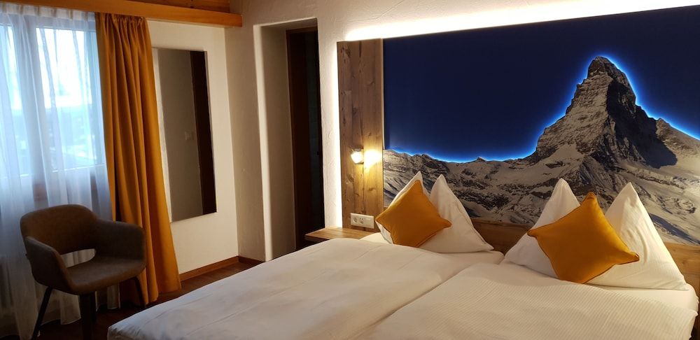 Typically Swiss Hotel Täscherhof 3