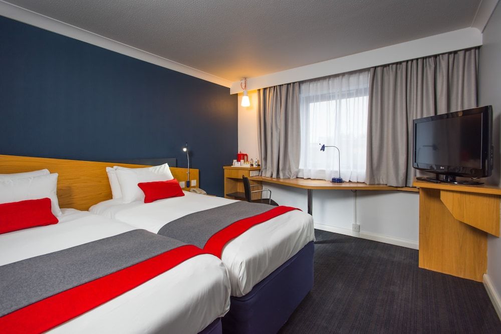 Holiday Inn Express Newport 3