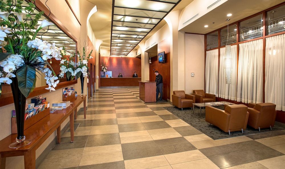 Le Square Phillips Hotel And Suites 2