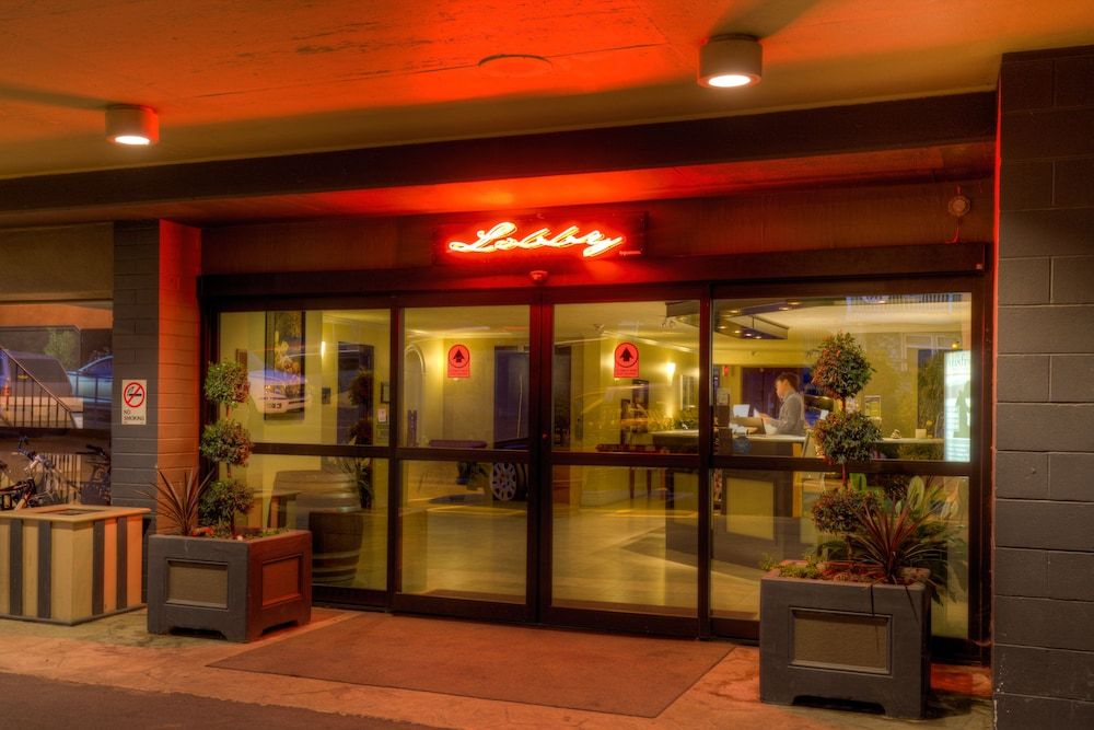 Oceanfront Suites at Cowichan Bay 2