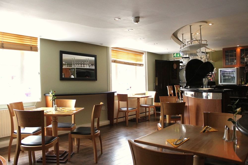 Brook Whipper-In Hotel 2