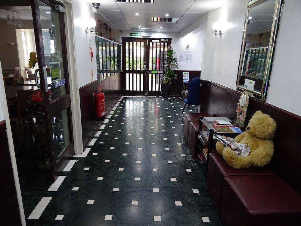 The Gatwick White House Hotel 3