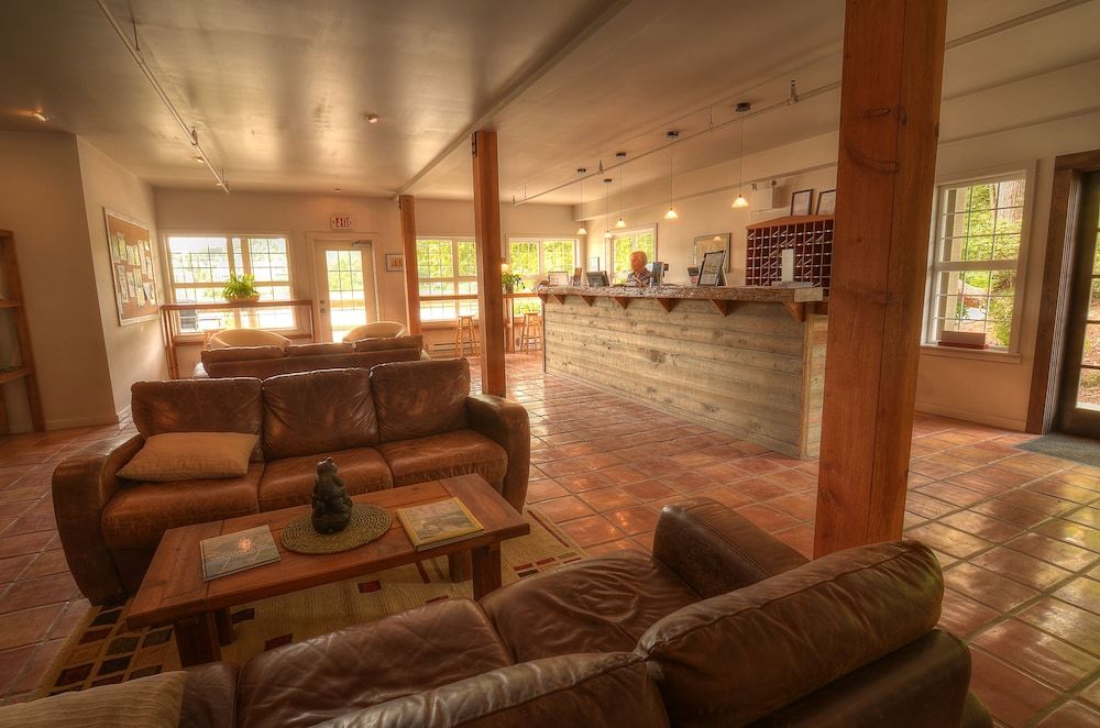 Waters Edge Shoreside Suites 2