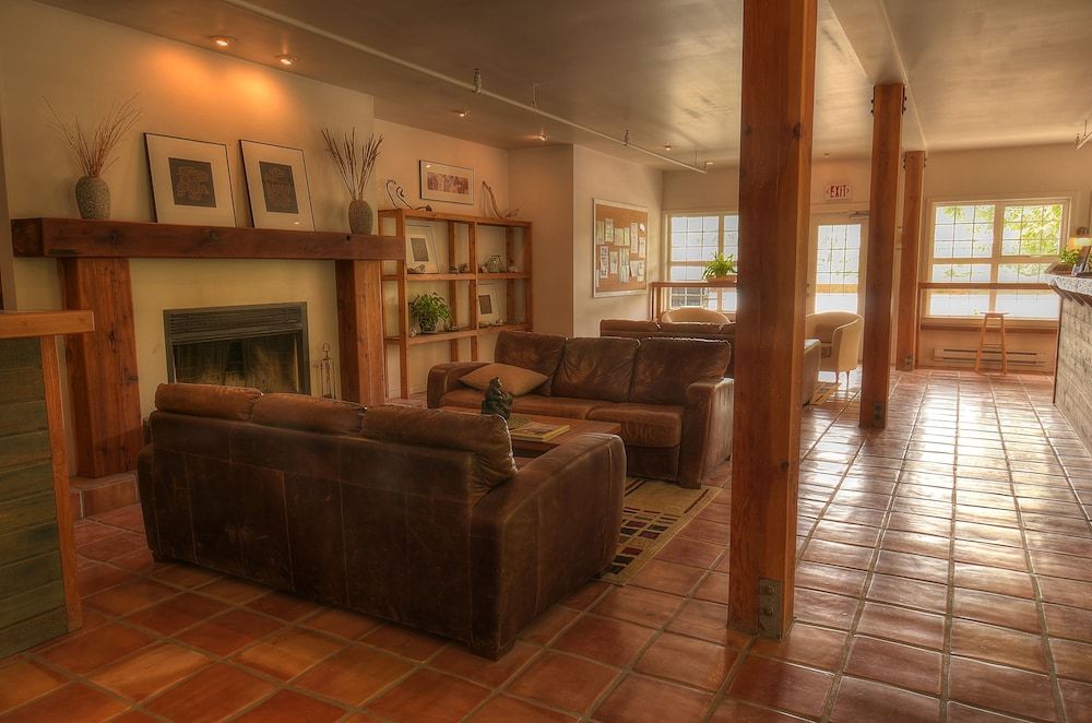 Waters Edge Shoreside Suites 3